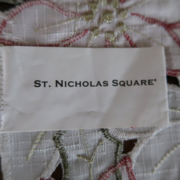 St Nicholas Square Christmas Poinsettia Cut-Out Centerpiece Mat Placemat - Picture 5 of 6